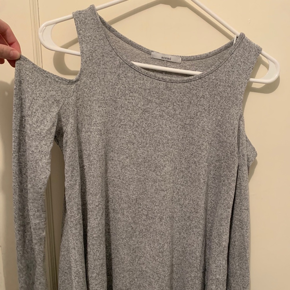 Cut out shoulder long sleeve